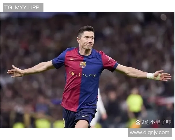 莱万欧冠表现抢眼10场打入12球射手榜领跑金靴稳了